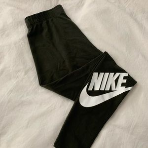 Like new Olive Green Nike Legging (Like new)